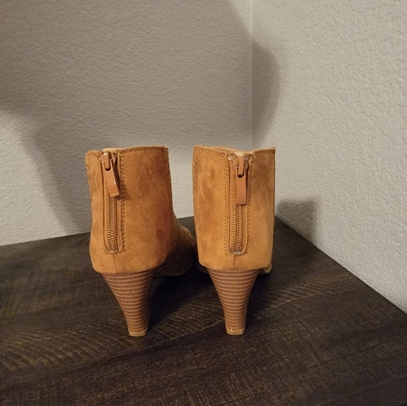 CL Laundry Booties - Picture 4 of 5